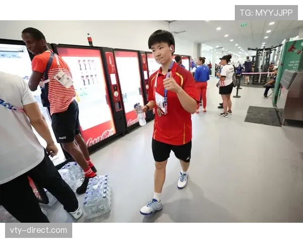 何冰娇训练完直接拎爱马仕去吃人均三千的日料？